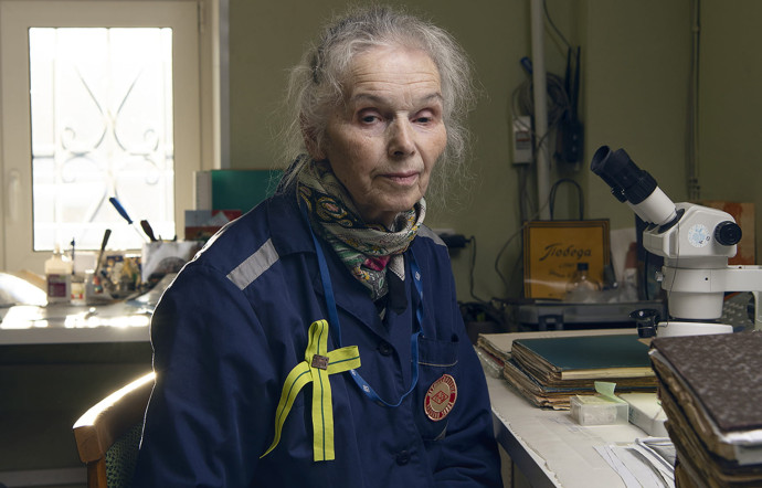Ludmila Yakovlena, 85 ans, fidèle au poste et véritable mémoire de la maison.