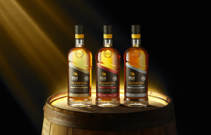 Trilogie de single malt whiskies Elements vieillis dans des fûts provenant d’Israël, d’Ecosse et d’Espagne.