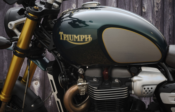moto-triumph-scrambler-1200-steve-mcqueen-edition-limitee-insert-05