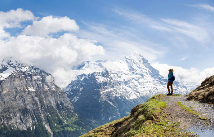 Les passionnés de montagne y trouvent aussi leur compte grâce à l’accès direct au massif alpin. © Jordan Siemens