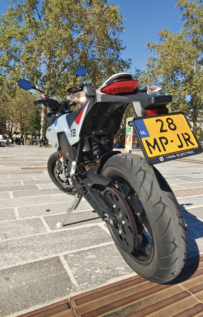 Zero Motorcycles mise sur des pneus Pirelli Diablo Rosso II.