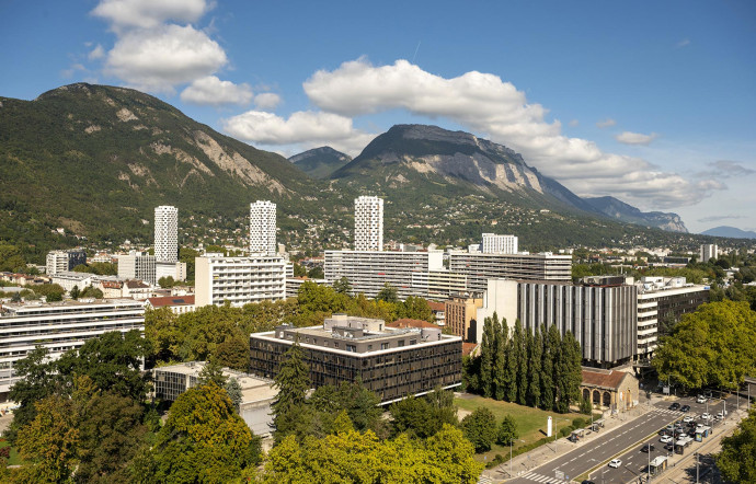Si Grenoble est entourée de montagnes, c’est aussi la ville la plus plate de France, ce qui facilite la pratique du vélo.