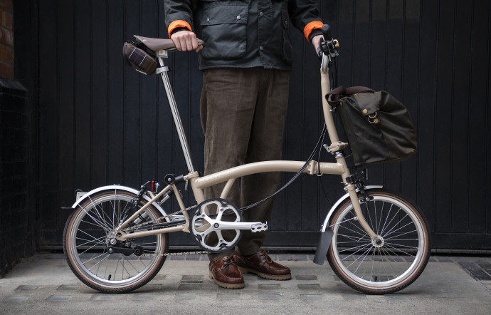 A l’instar de Barbour, ce vélo Brompton inédit est conçu pour les grands espaces.