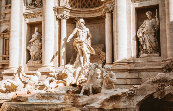 Les sculptures de la fontaine de Trevi.