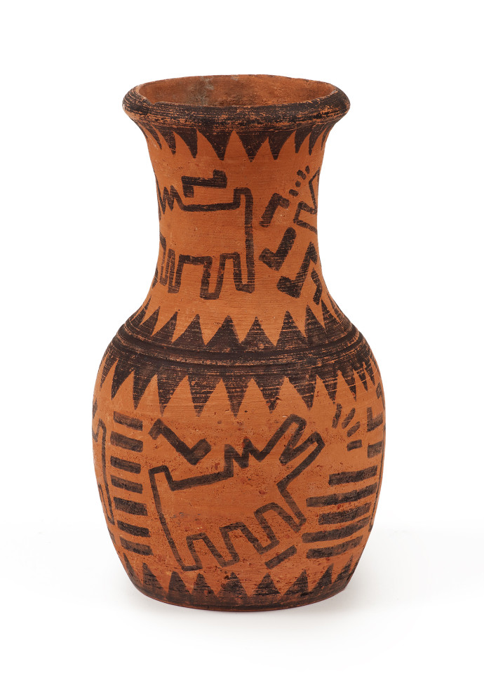Un vase en terre cuite décoré par Keith Haring (estimation 15 000 – 20 000 €).