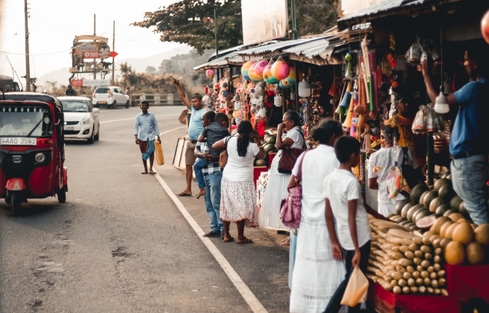 Après avoir connu une grave crise économique et politique en 2022, le Sri Lanka est entré en convalescence avec l’aide du FMI. Visite, 2023 - TGL